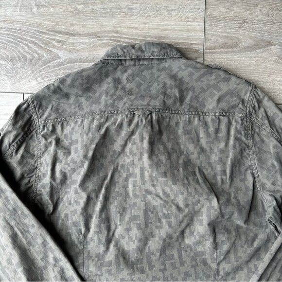 Guess Dillon Military Style Slim  Fit Button Down Shirt - Picture 13 of 13